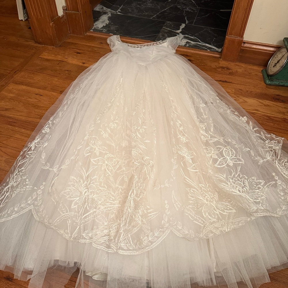 Vintage wedding dress